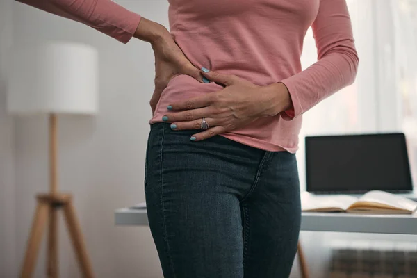 Чому виникає біль унизу живота і коли це привід звернутися до гінеколога?